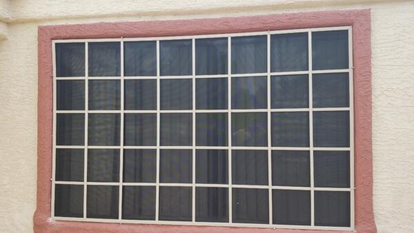 A single picture window with 36 grid pattern in Henderson, NV